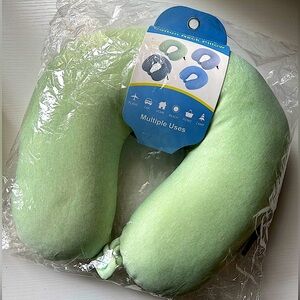 NWT Travel neck pillow beanie green